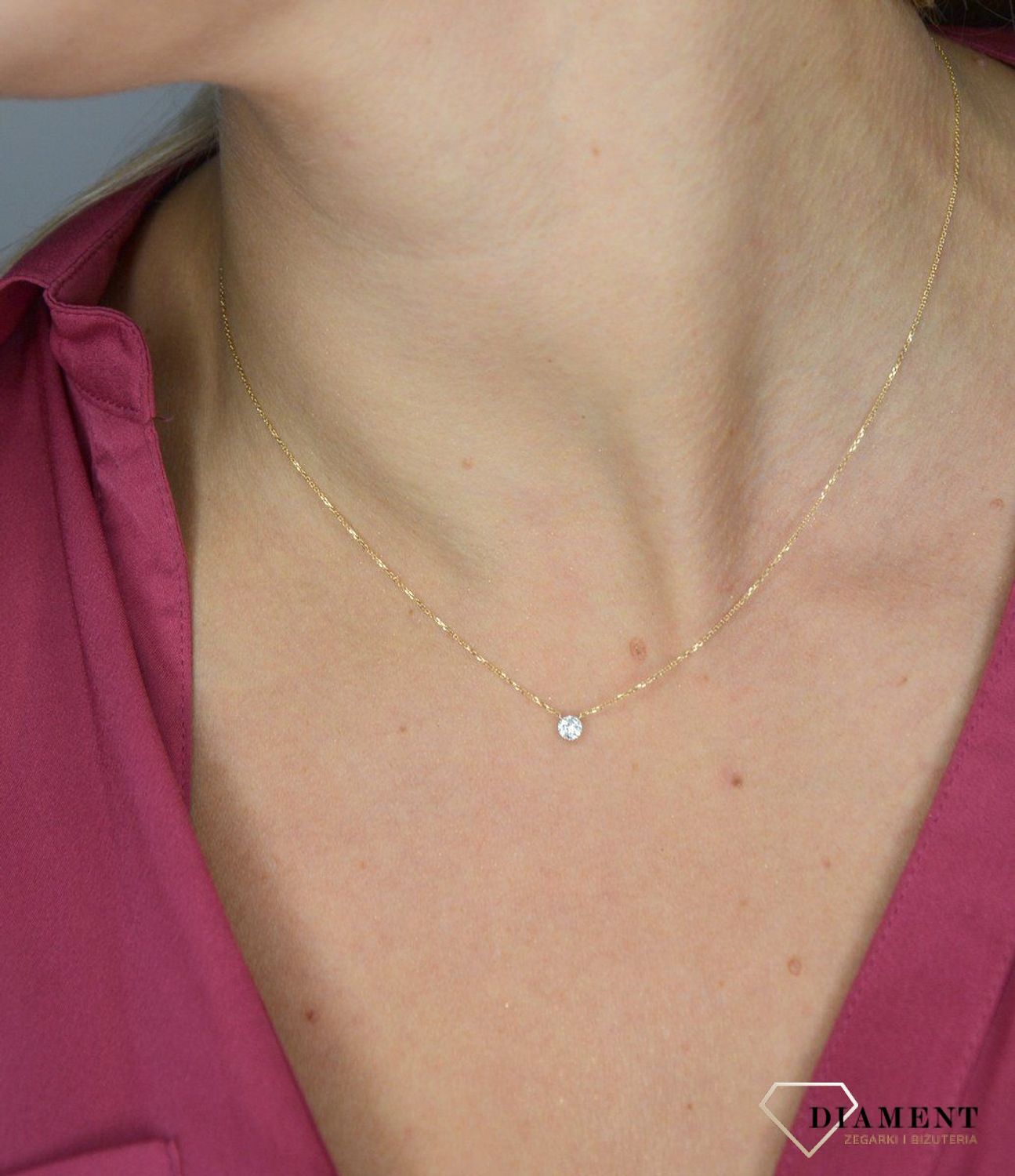 Złoty naszyjnik celebrytka DIAMENT 585 z diamencikiem N08280 Y C. Złoty naszyjnik celebrytka z niewielką zawieszką w kształcie koła ozdobioną szlachetnymi Diamentami. 08280N016-G1Q1.jpg